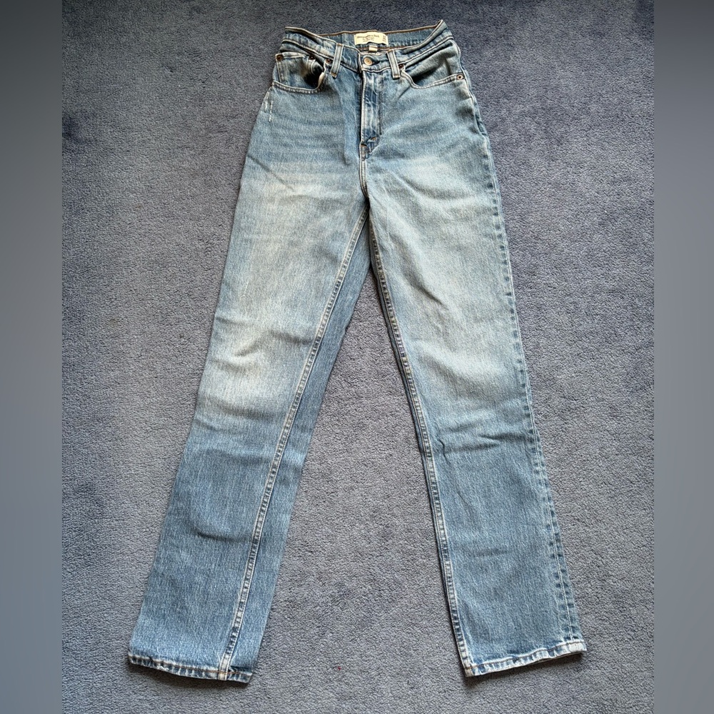 Abercrombie & Fitch 90s Ultra High Rise curve love jeans Medium Wash Size 24